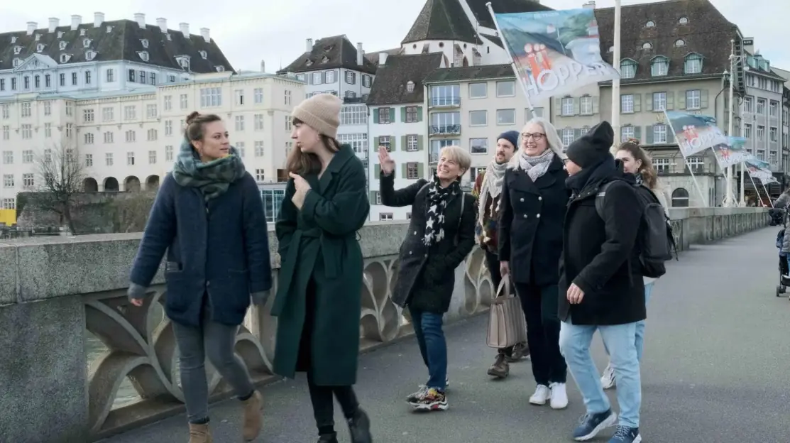 Unterwegs auf einer Tour über die Mittlere Brücke in Basel