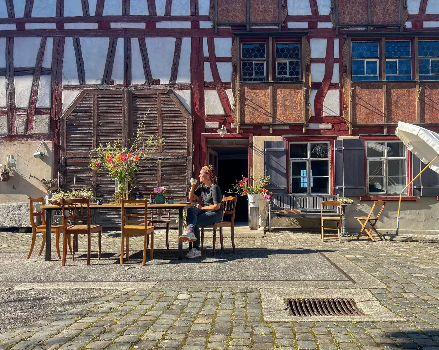 Lange Tafel im Innenhof des Kehlhofs